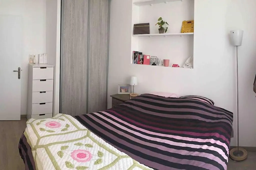 Cozy Flat, 5 Mins From Metro, 1 Bedroom Paris Lägenhet