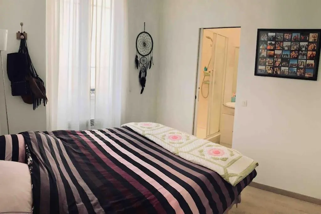 Apartment Cozy Flat, 5 Mins From Metro, 1 Bedroom Paris