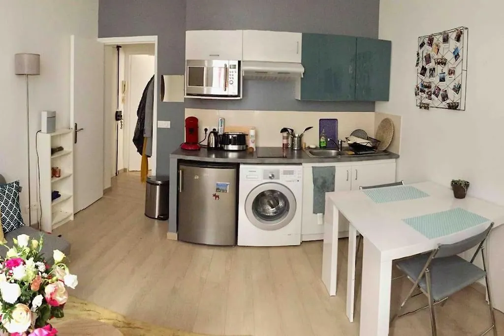 Cozy Flat, 5 Mins From Metro, 1 Bedroom Paris France